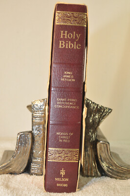 Holy Bible King James Version Giant Print Red Letter Concordance Nelson 883CBG-image