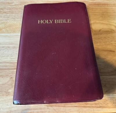 Holy Bible NKJV VTG 1994 Giant Print Center Column Reference Red Letter-image