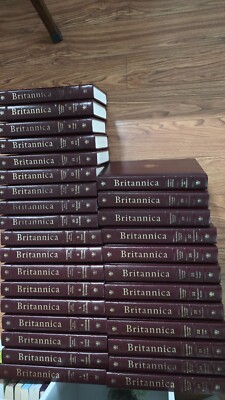 Encyclopedia Britannica 1768 Set Of 34 Books 1987-1988  Leather !-image