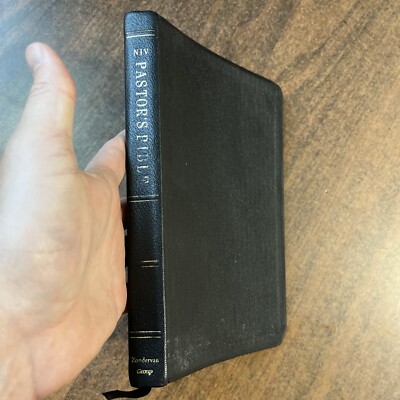 NIV 1984 Pastors Bible, Large Print Thinline edition - Black Genuine Leather-image