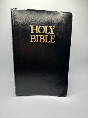 KJV Giant Print Reference Bible Personal Size Value Edition Black Faux Leather-image