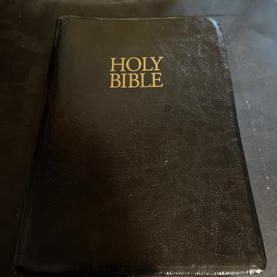 Holy Bible Giant Print KJV 1994 Black Leather Red Letter Edition Nelson 893-image