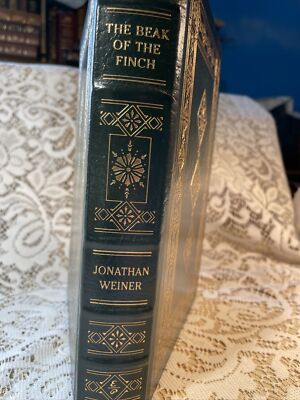 THE BEAK OF THE FINCH - Easton Press  Jonathan Weiner  1995 Pulitzer Winner-image