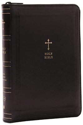 KJV Holy Bible: Compact with 43000 Cross References Black Leather-image