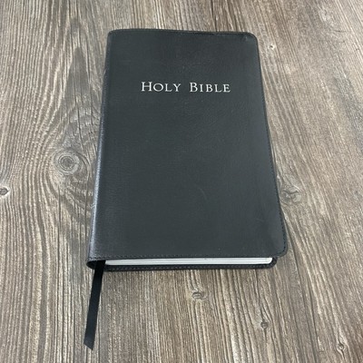 Holy Bible KJV Personal Size Giant Print Reference Black Leather Red Letter-image
