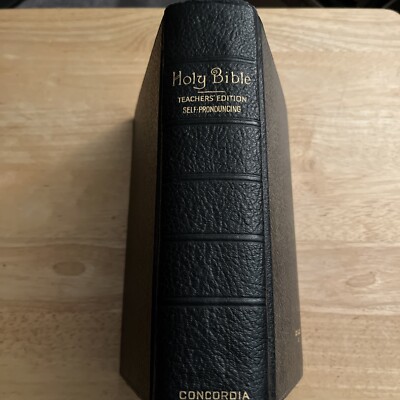Holy Bible Self-Pronouncing Reference Teachers' Edition-image