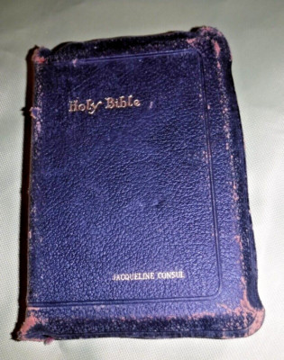 THE HOLY BIBLE CONTAINING THE OLD & NEW TESTAMENTS - LEATHER - JACQUELINE CONSUL-image