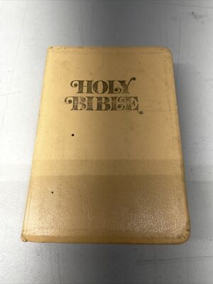 Holy Bible: Red Letter Edition Peach Dictionary Concordance-image